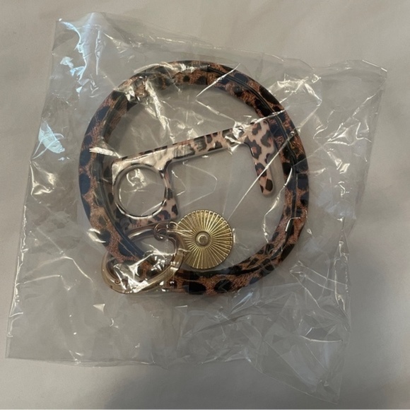 Contactless Door Opener Keychain - Picture 3 of 3